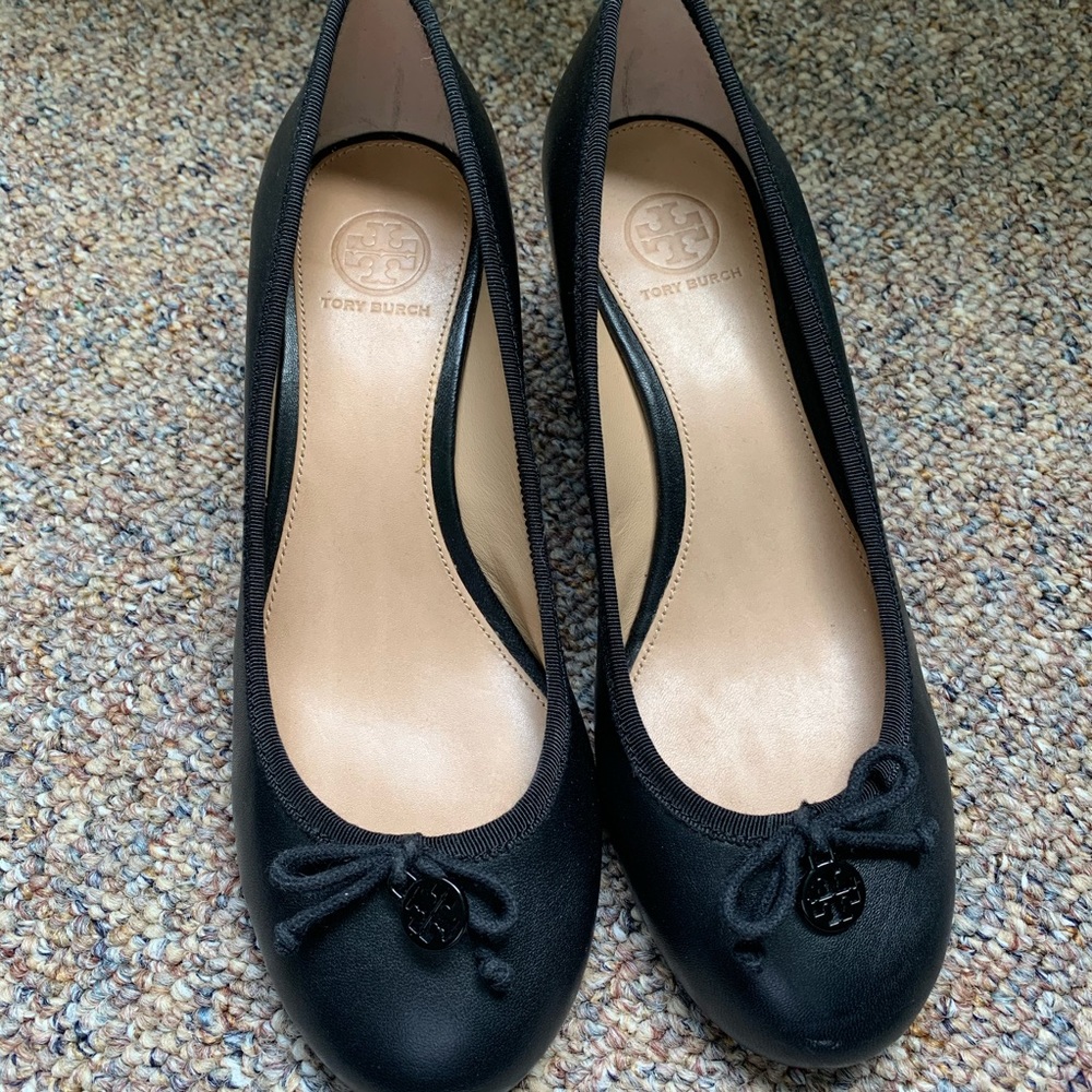 Tory Burch Black Leather Wedges w/ Tan Heels 8
